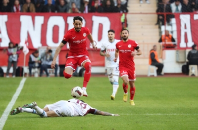 Canlı yayında İsrail propagandası! Suç oyuncuda mı? Sergen'in ekibinde mi?