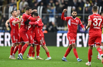 Galatasaraylı attı! Galatasaraylı tuttu! Fenerbahçe puan bıraktı