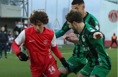 Ümraniyespor - Sakaryaspor maç sonucu: 1-1
