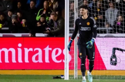 Altay Bayındır ilk maçında 2 gol yedi