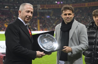 Cassio Lincoln'e plaket verildi