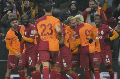 Galatasaray gün içinde voleyi vurmaya hazırlanıyor! Hem sağ hem de solda