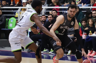 Beşiktaş Emlakjet zirve iddiasını sürdürdü