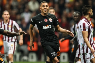 Carlos Vinicius golle başladı