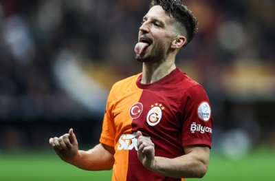 Mertens'in 4. gol sevinci