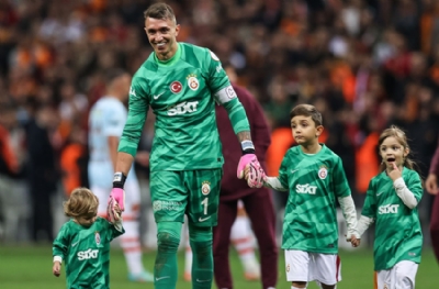 Muslera Galatasaray'da kalacak mı? Eşinden flaş açıklamalar