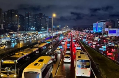 Galatasaray trafiği kilitledi