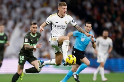 Modric, Kroos'un önünü açtı! Alman yıldıza yeni sözleşme
