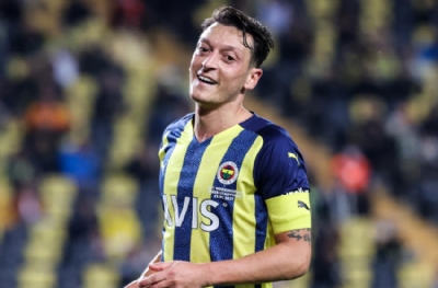 Hayır, lütfen! Mesut Özil olmasın! Bir futbolcu daha fazla düşemez