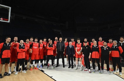Bakan Bak'dan 12 Dev Adam'a ziyaret