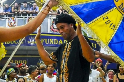 Tırnaklı pidenin üzerine adı yazılan Ronaldinho transferi sonunda bitti