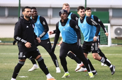 Beşiktaş pas ve taktik çalıştı