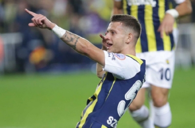 Sebastian Szymanski devleri peşine taktı