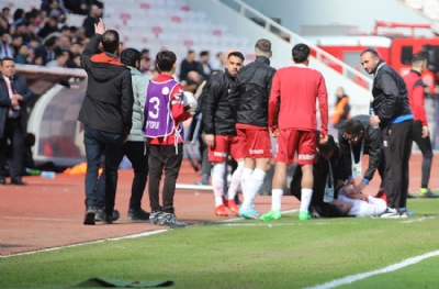 Sivasspor'da Bartuğ şoku! Hastaneye kaldırıldı