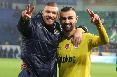 Edin Dzeko, Serdar Dursun'u yanında götürdü! Montella'ya 'onu unutma' çağrısı yaptı