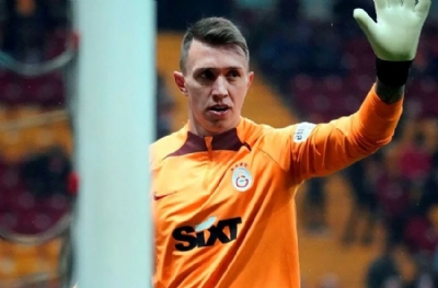 Muslera tarihe geçti