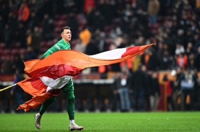 Galatasaray'da mutlu son! İtalyanlar Muslera'nın imzasını duyurdu