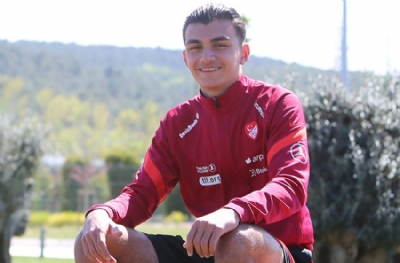 Milli yıldız parlıyor! Nürnberg’den Can Uzun itirafı! 'Takımda tutamayabiliriz'
