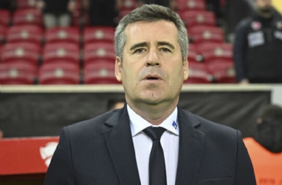 Bir hoca daha kovuldu