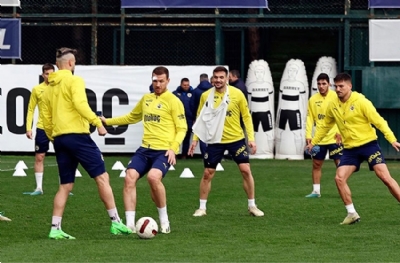 Trabzon'da Fenerbahçe'ye sakatlık şoku! Milli oyuncu apar topar MR'a götürül