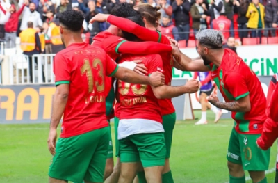 Amedspor gaza bastı, Erzincan'a 4 attı! Liderliği bırakmıyor