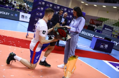 Erkekler Kupa Voley finalinin ardından sürpriz evlilik teklifi