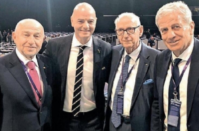 Fenerbahçe'nin çekilme kararını UEFA ve FIFA ile istişare etmek efsaneye düştü