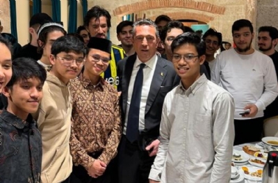 Ali Koç, CHP'nin hedefindeki vakıfın iftarına katıldı! 'Protokoller imzalıyor'