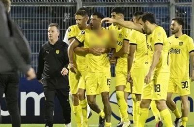 Bela mısınız siz futbolun başına! Tribünden atılan taş futbolcunun gözünü çıkarıyordu