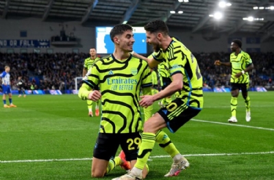 Arsenal, maç fazlasıyla zirveye yerleşti