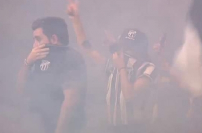 Sakin  beyler! Siz futbol oyuncususunuz boksör ya da MMC dövüşçüsü değil