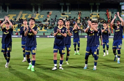 Fenerbahçeli genç futbolcu Icardi'ye öyle bir bakmış ki