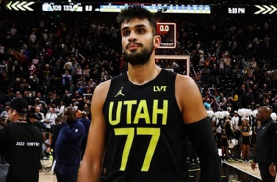 Ömer Faruk'lu Jazz, Rockets'ı devirdi