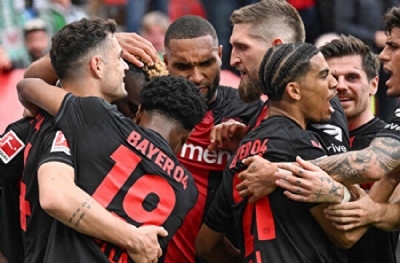 Leverkusen, Bundesliga tarihinde ilk kez şampiyon oldu! Ellerinden öperiz Xabi Alonsu 