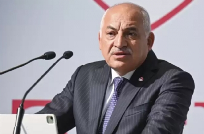 Galatasaray 'istifa' diye diretiyor! Fenerbahçe 'imza tehdidi'ni kullanıyor