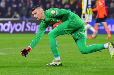 Fenerbahçe'yi kurtardığı penaltılarla bitiren Tzolakis'in yerine Livakovic