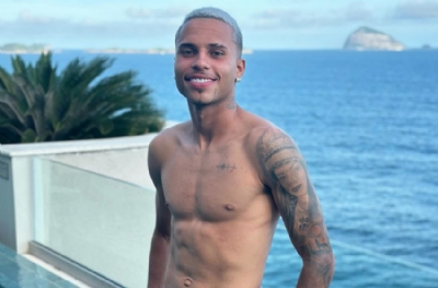 Devre arası Galatasaray'a vermediler! O takım oteline kadın çağırıp alem yaptı