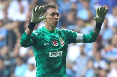 Muslera, Süper Lig tarihini yeniden yazıyor! Yaşlandı artık diyenleri sahneye alalım