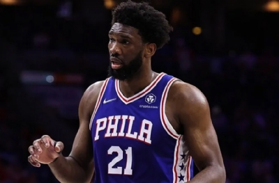 Joel Embiid yüz felciyle oynuyor