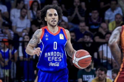 Adı Fenerbahçe ile anılan Shane Larkin resmen imzayı attı