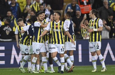 Fenerbahçe'de o isme mecburi af çıktı! 2'si ise ne yapsa boş