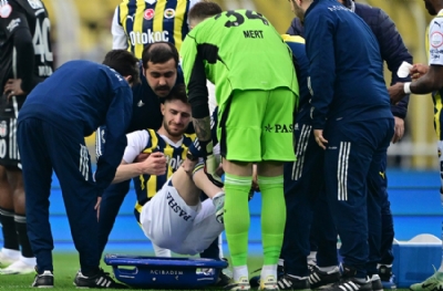 Bugün ayrılıyor! Koltuk değnekleriyle maç izleyen İsmail Yüksek'ten Fenerbahçe'ye kötü haber