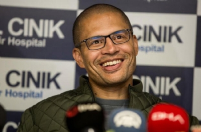 Sergen Yalçın'ın ayağını kaydıran Alex de Souza, Antalyaspor'u resmen açıkladı