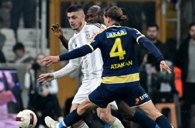 Kartal yükseklere uçmanın peşinde