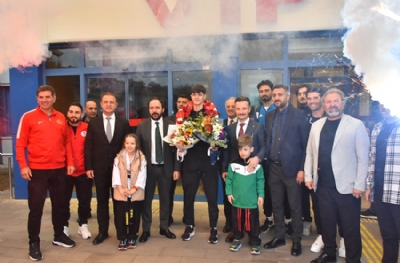 Furkan Ubeyde Çamoğlu'na Trabzon'da coşkulu karşılama