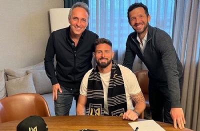 Oliver Giroud imzayı attı