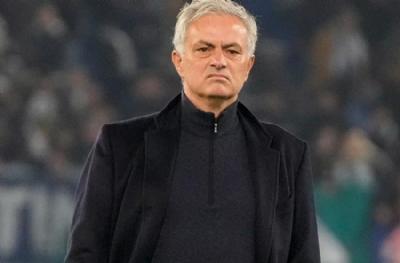 Mourinho'dan altını oyan eski kaptanına ayar! Dolabına efsane notu bıraktı