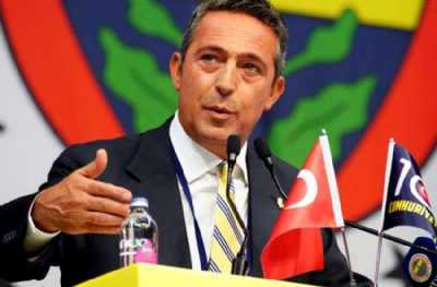 Ali Koç, Aziz Yıldırım'ın seçtirdiği Şekip Mosturoğlu'na imzaları sundu