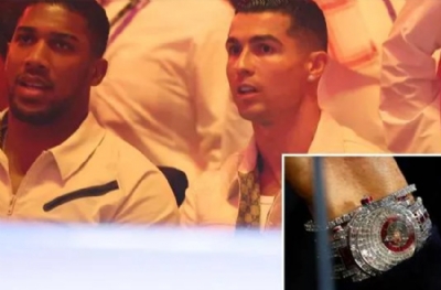 Havasıyla da nakavt etti! Maçı bıraktılar Ronaldo'nun saatine baktılar