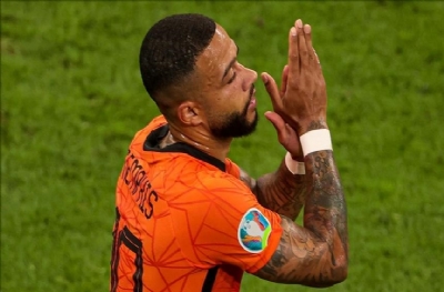 Memphis Depay'a toplu hücum!